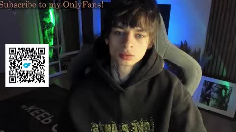 Snapshot of oliverrgroove chatting on 11/16/25, 03:23 oliverrgroove online show from 11/16/25, 03:23