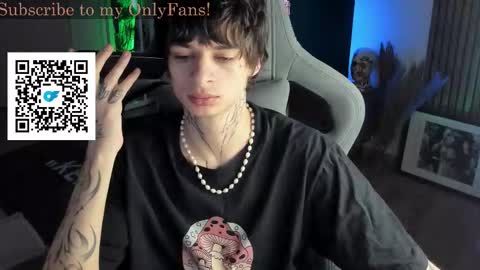 Snapshot of oliverrgroove chatting on 11/19/25, 05:18 oliverrgroove online show from 11/19/25, 05:18