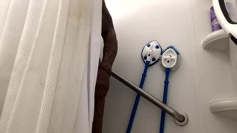 Snapshot of olivertwist1273 chatting on 12/15/24, 06:04 olivertwist1273 online show from 12/15/24, 06:04