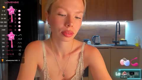 Snapshot of olivia_bells chatting on 09/11/25, 09:26 Olivia 3 online show from 09/11/25, 09:26