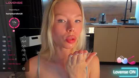 Snapshot of olivia_bells chatting on 09/25/25, 09:18 Olivia 3 online show from 09/25/25, 09:18