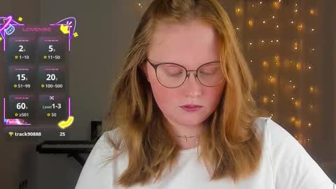 Olivia Date online show from 10/16/25, 02:51