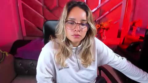  OLIVIA  online show from 09/16/25, 03:18