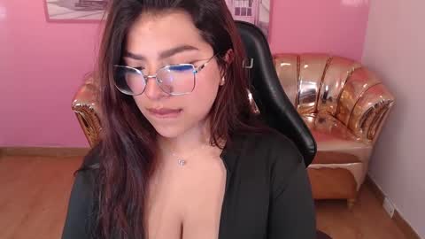 Olivia online show from 09/30/25, 08:03