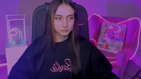 olivia_norton_ online show from 10/11/25, 12:47