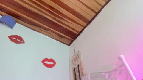 olivia_pretty_ online show from 02/12/25, 01:30