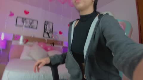 olivia_pretty_ online show from 02/20/25, 12:04