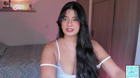 Snapshot of olivia_wiston chatting on 10/02/25, 09:55 Olivia 40 off online show from 10/02/25, 09:55