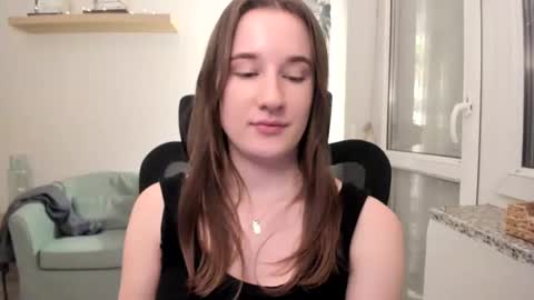 Oliwiaa2004 online show from 02/16/25, 09:16