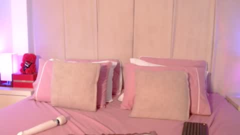 Snapshot of oliviabeneett chatting on 12/10/24, 05:44 My name is olivia but can you call me Oli online show from 12/10/24, 05:44