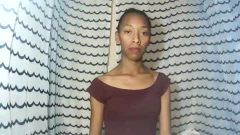 oliviah27 online show from 11/05/25, 07:58