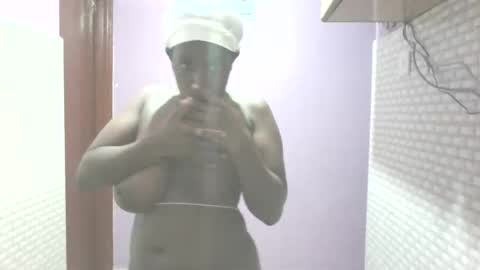 Snapshot of oliviah_12 chatting on 11/14/25, 03:33 oliviah online show from 11/14/25, 03:33