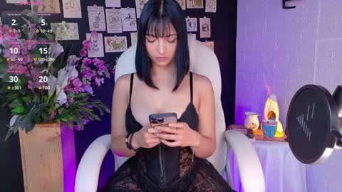 Snapshot of oliviamcneill chatting on 01/23/25, 12:30 Olivia Mcneill online show from 01/23/25, 12:30