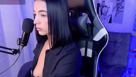 Snapshot of oliviamcneill chatting on 03/07/25, 03:19 Olivia Mcneill online show from 03/07/25, 03:19