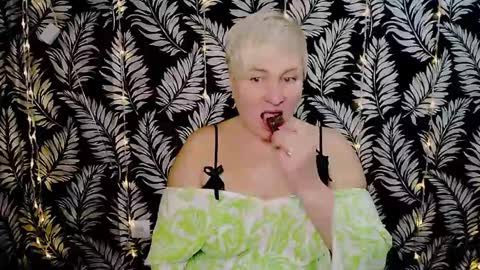 Kelly online show from 12/21/24, 12:38