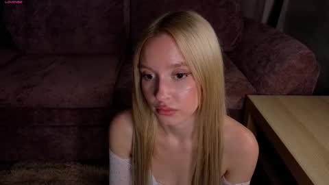Olivia online show from 09/28/25, 10:04