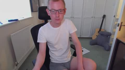 Snapshot of ollysparks chatting on 09/21/25, 03:46 Olly online show from 09/21/25, 03:46