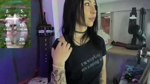 Snapshot of oni_dakotta chatting on 09/17/25, 12:40 oni_dakotta online show from 09/17/25, 12:40