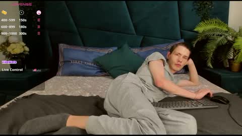 Erick  online show from 02/21/25, 01:33