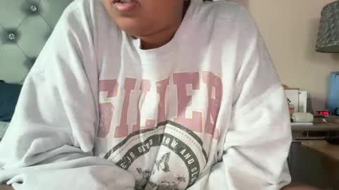 onlyinurdreams00 online show from 11/20/25, 07:46