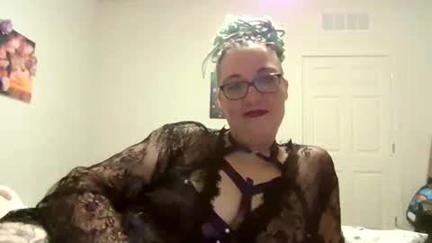 Snapshot of onlylovedinthedark chatting on 10/27/25, 12:47 onlylovedinthedark online show from 10/27/25, 12:47