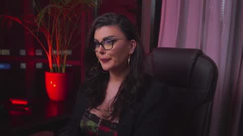 Nicolle online show from 01/09/25, 02:01