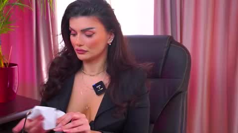 Nicolle online show from 10/01/25, 10:54