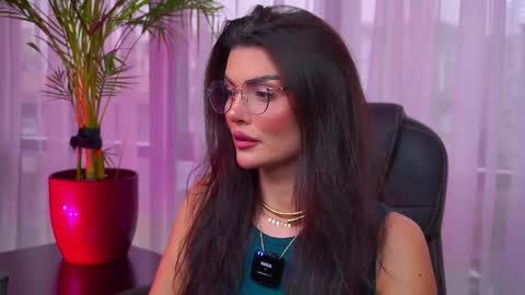 Nicolle online show from 10/02/25, 02:24