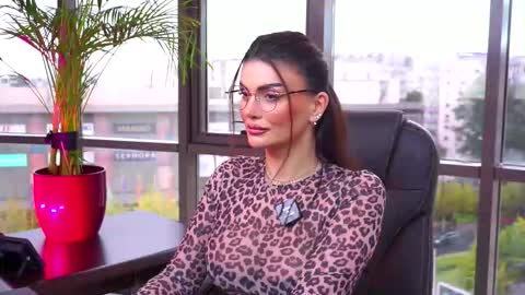 Nicolle online show from 10/03/25, 12:13