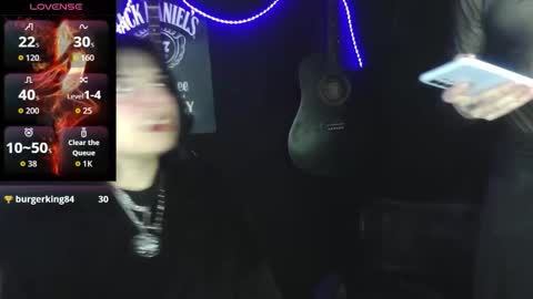Snapshot of onlyraven chatting on 10/25/25, 06:43 Raven online show from 10/25/25, 06:43