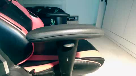 Snapshot of onpower93 chatting on 12/21/24, 03:42 onpower93 online show from 12/21/24, 03:42