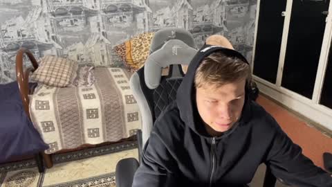 Snapshot of oofcblesssexx chatting on 12/10/24, 09:44 bless god online show from 12/10/24, 09:44