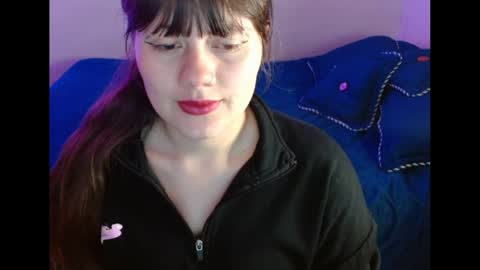 Snapshot of oona_00 chatting on 09/19/25, 12:23 Oona online show from 09/19/25, 12:23