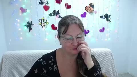 Snapshot of oovanessahotts chatting on 02/19/25, 04:33 Vanessa online show from 02/19/25, 04:33