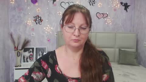 Snapshot of oovanessahotts chatting on 03/10/25, 04:03 Vanessa online show from 03/10/25, 04:03