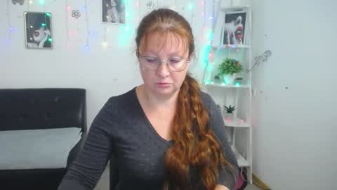 Snapshot of oovanessahotts chatting on 09/15/25, 04:56 Vanessa online show from 09/15/25, 04:56