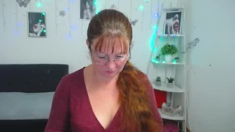 Snapshot of oovanessahotts chatting on 09/27/25, 05:45 Vanessa online show from 09/27/25, 05:45