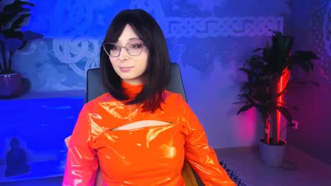 Snapshot of orianna_blade chatting on 02/02/25, 07:14 Orianna - Hi Im into geek culture cosplay crafting LARP games. Shall we play DnD online show from 02/02/25, 07:14