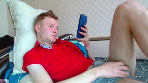 Snapshot of oscar_wildy chatting on 10/10/25, 09:30 Oscar online show from 10/10/25, 09:30