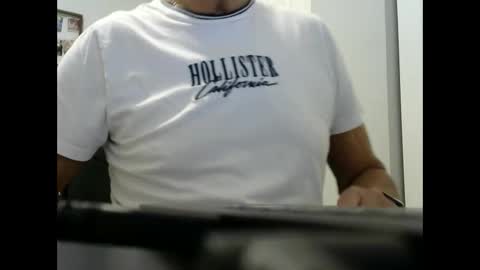 Snapshot of ossibottom chatting on 12/21/24, 11:24 Ossi online show from 12/21/24, 11:24