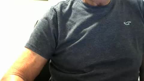 Snapshot of ossibottom chatting on 02/07/25, 02:40 Ossi online show from 02/07/25, 02:40