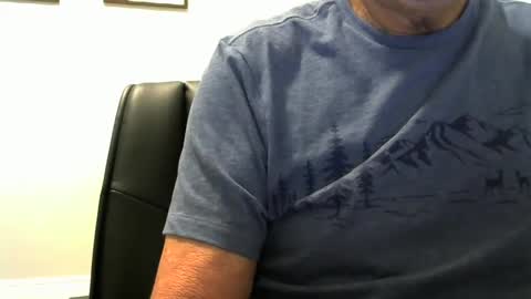 Snapshot of ossibottom chatting on 02/21/25, 02:28 Ossi online show from 02/21/25, 02:28