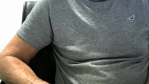 Snapshot of ossibottom chatting on 09/13/25, 02:33 Ossi online show from 09/13/25, 02:33