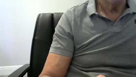 Snapshot of ossibottom chatting on 09/14/25, 01:54 Ossi online show from 09/14/25, 01:54