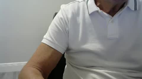 Snapshot of ossibottom chatting on 09/24/25, 10:46 Ossi online show from 09/24/25, 10:46