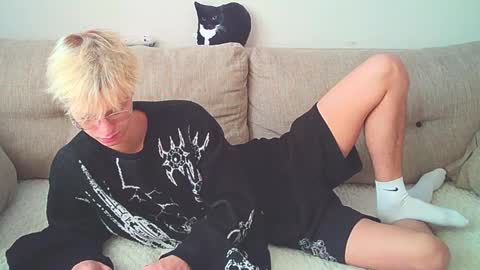 Snapshot of ostin_meoww chatting on 12/16/24, 08:41 Ostin online show from 12/16/24, 08:41