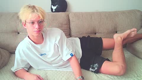 Snapshot of ostin_meoww chatting on 12/20/24, 06:40 Ostin online show from 12/20/24, 06:40