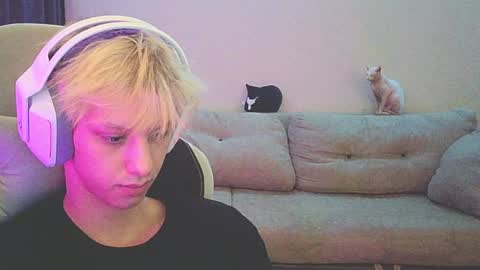 Snapshot of ostin_meoww chatting on 12/23/24, 06:16 Ostin online show from 12/23/24, 06:16