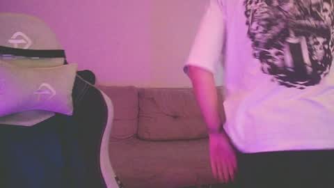 Snapshot of ostin_meoww chatting on 01/04/25, 02:25 Ostin online show from 01/04/25, 02:25