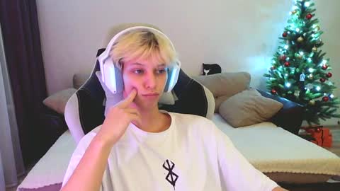 Snapshot of ostin_meoww chatting on 01/05/25, 03:34 Ostin online show from 01/05/25, 03:34